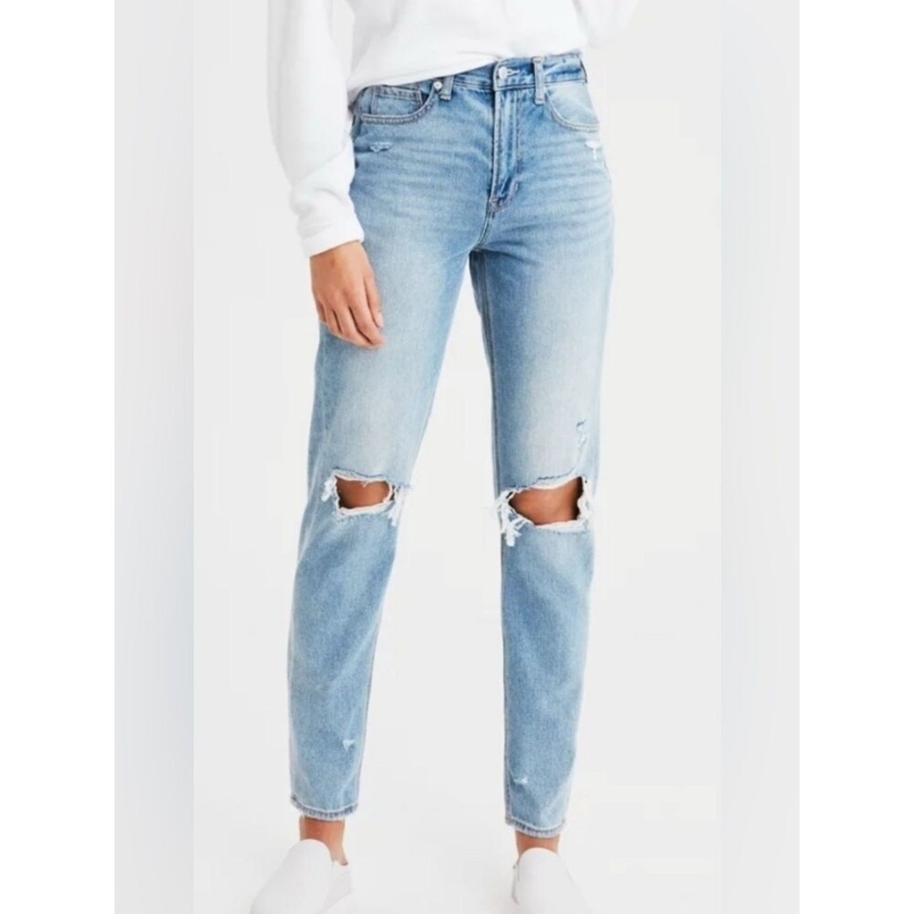 American Eagle Outfitters Light Blue Distressed Mom Jeans Size 2 Long